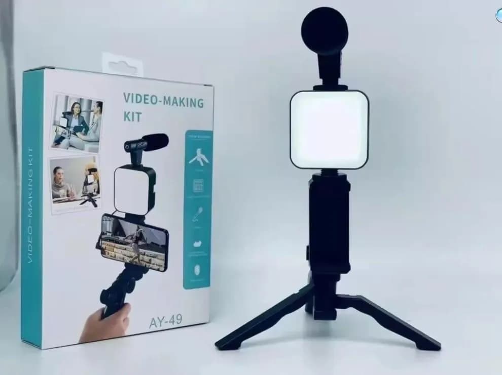 Portable LED Tripod Stand Black 20mAh Battery