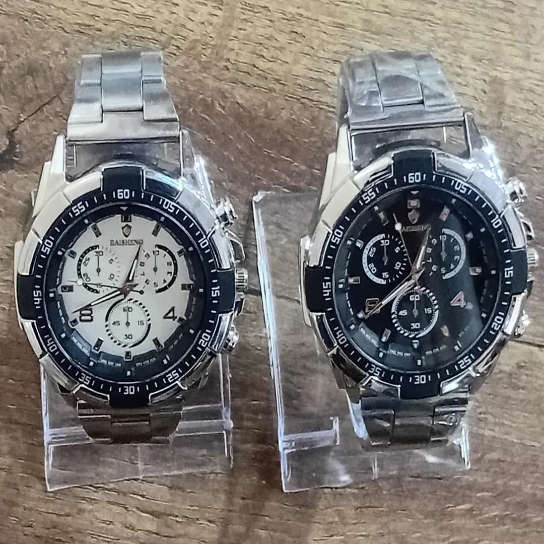 Classic Luxury Quartz Analog Watch for Men Boys Random Dial