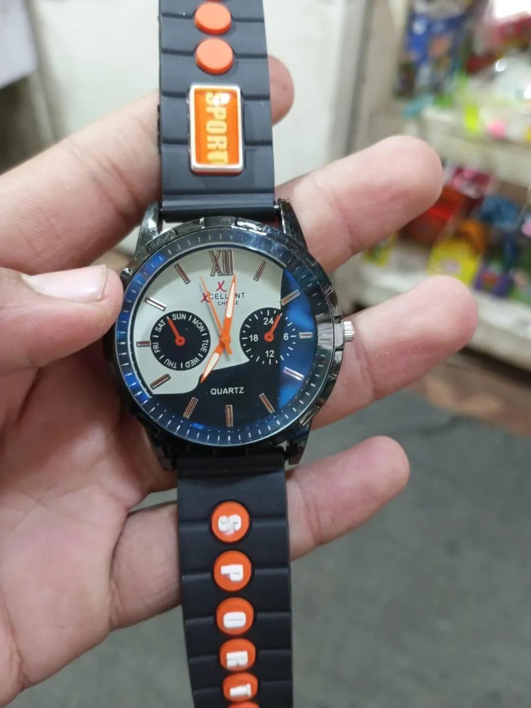 Sport Style Quartz Wristwatch with Dual Tone Dial