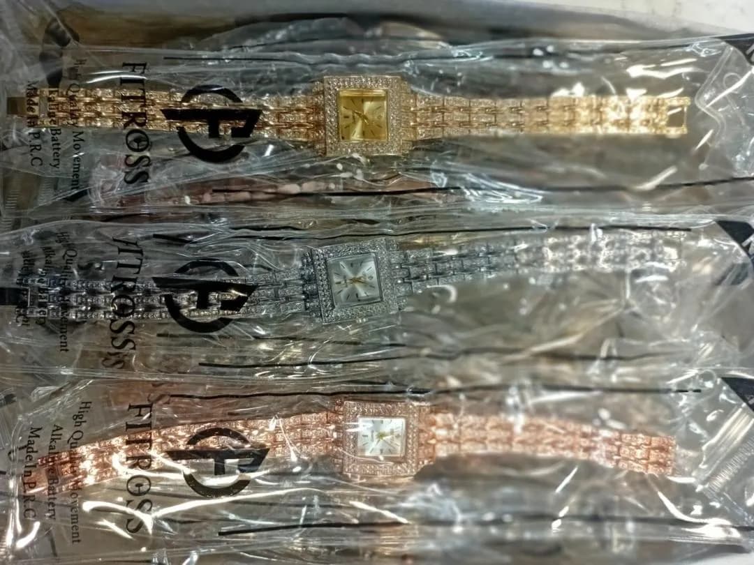 Women's Stainless Steel Chain Strap Analogue Watch 15 Pcs