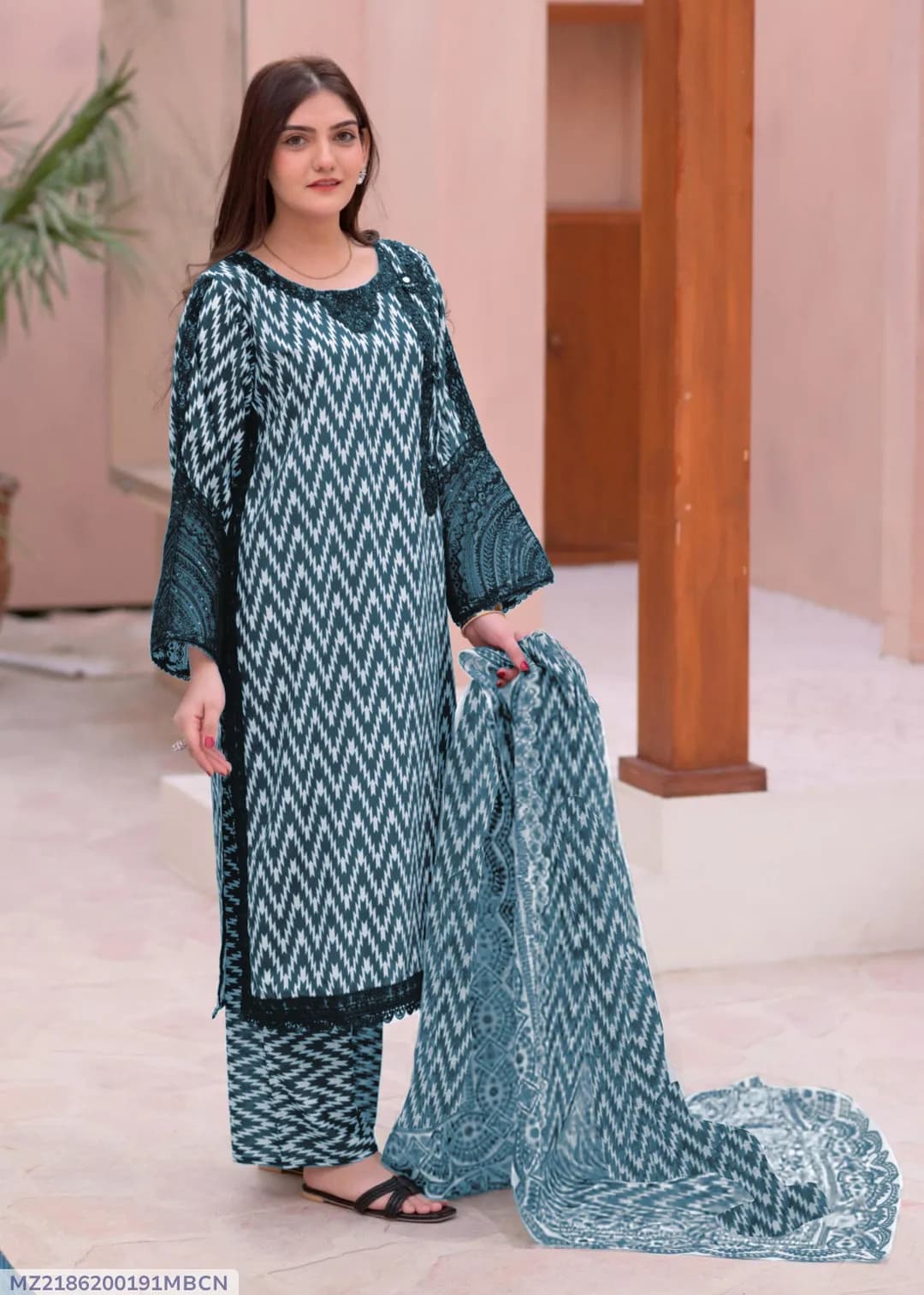 3 Pcs Women's Stitched Dobby Lawn Printed Suit