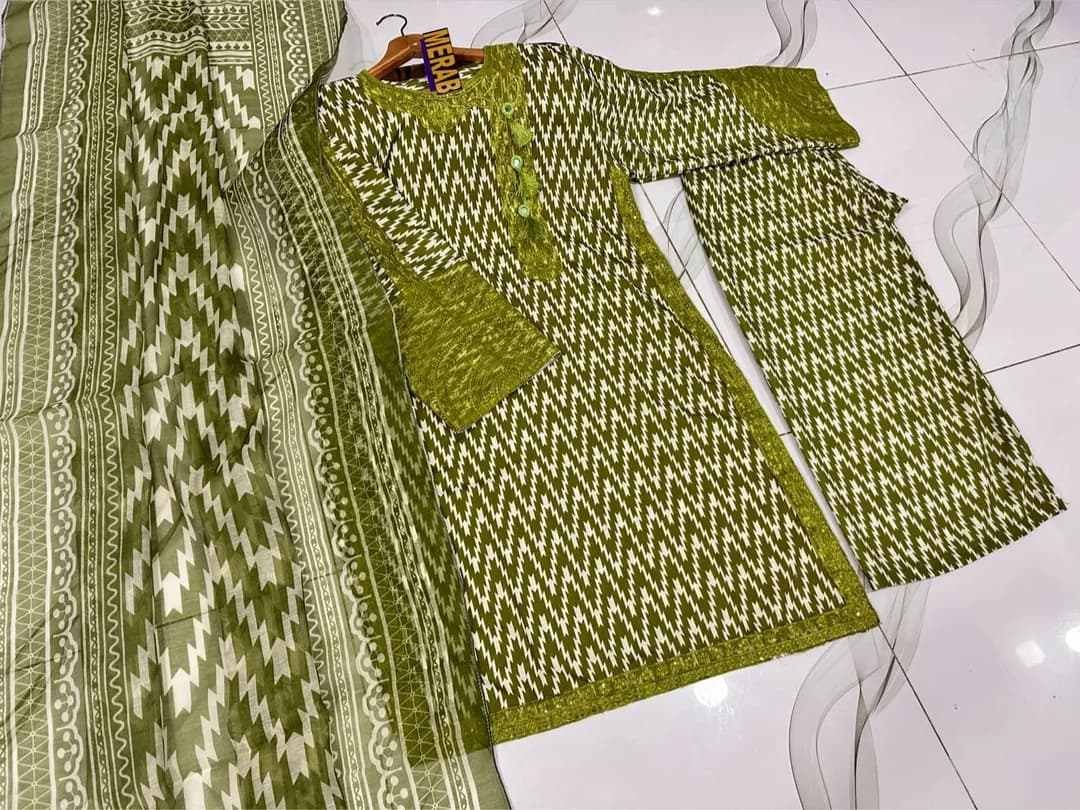 3 Pcs Women's Stitched Dobby Lawn Printed Suit