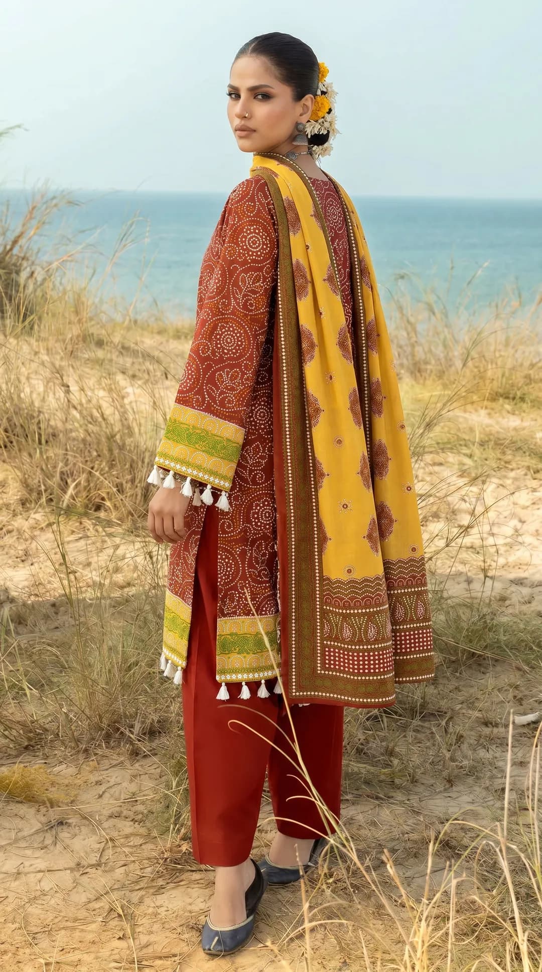 3 Pcs Women's Unstitched Printed Suit