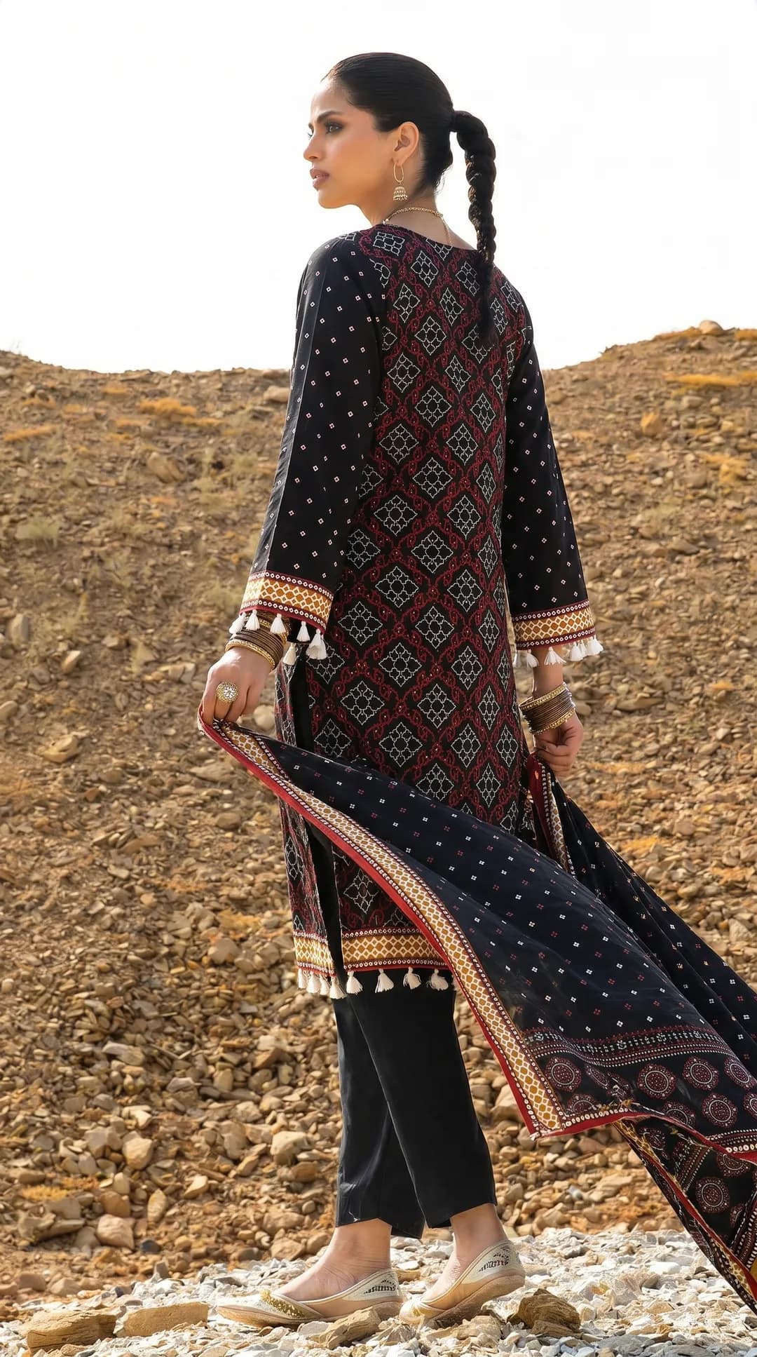 3 Pcs Women's Unstitched Printed Suit