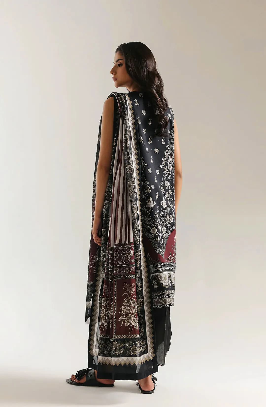 3 Pcs Women's Unstitched Printed Suit