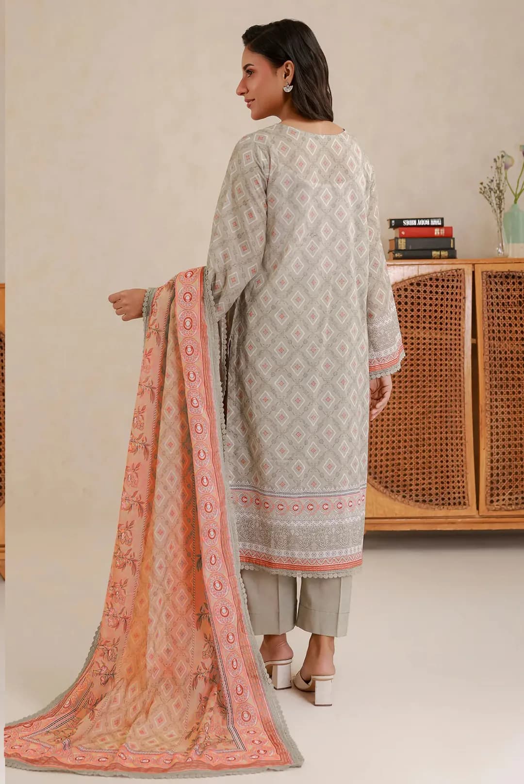 3 Pcs Women's Unstitched Printed Suit
