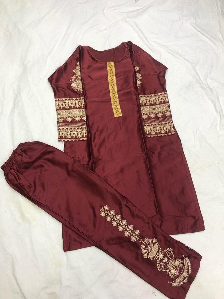 Women Katan Silk Embroidered Kurta Set Medium