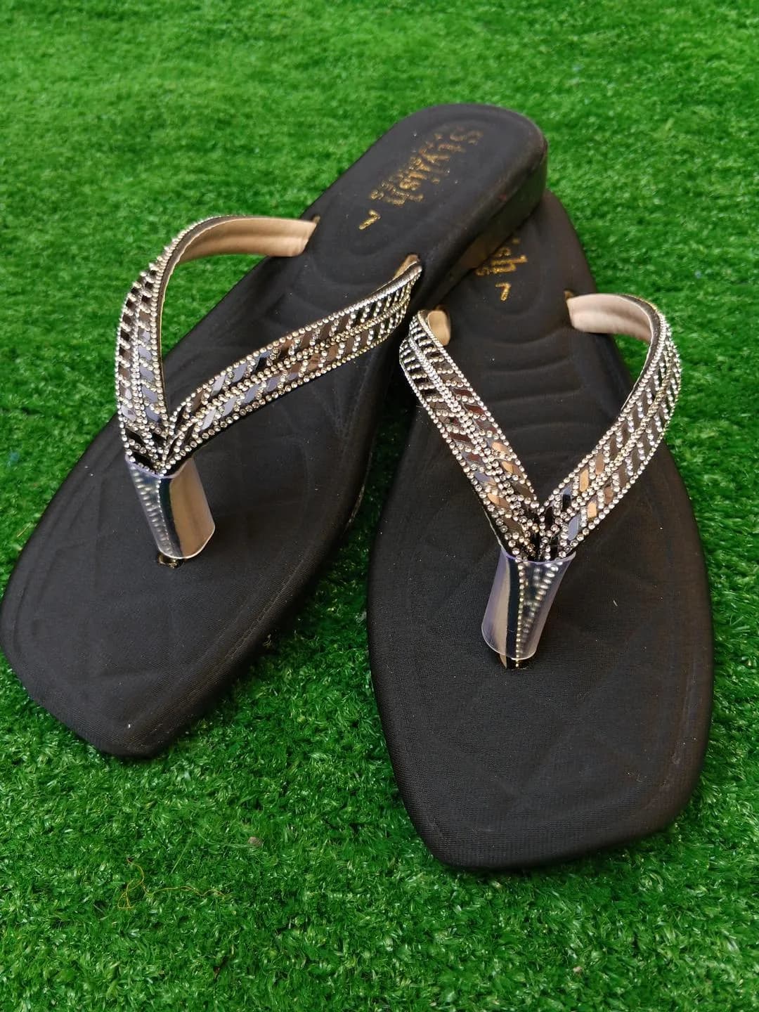 Trendy Rhinestone Flip Flops for Women Black